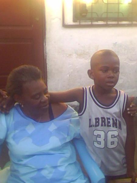 claudi gabouma et sa grand mère claudine taty.